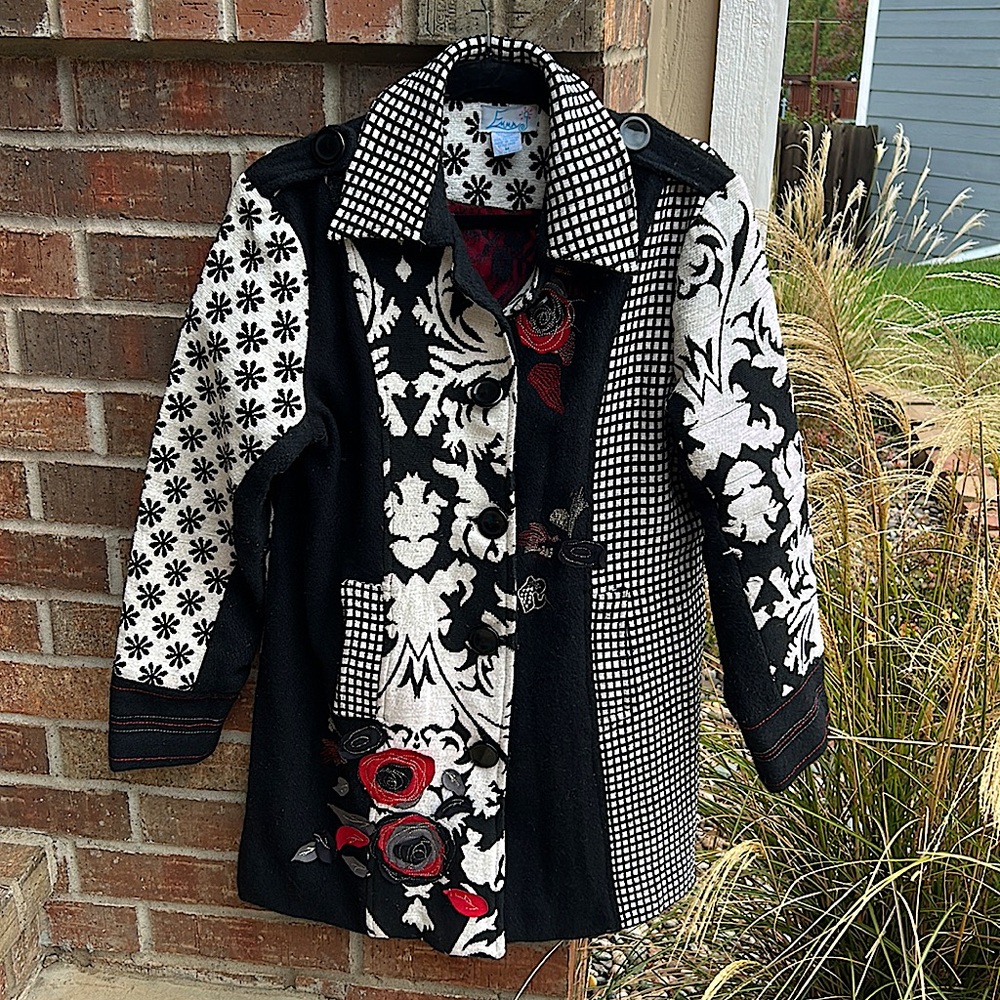 EMMA G Med Poly blend w/wool lining Black, red & white button chic Pea Coat 🧥
